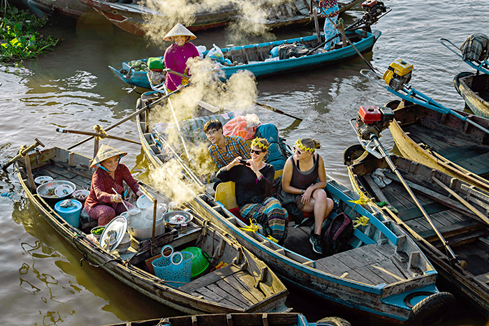 A boat ride to Southwestern floating markets. Photo: Nguyen Van Tuan